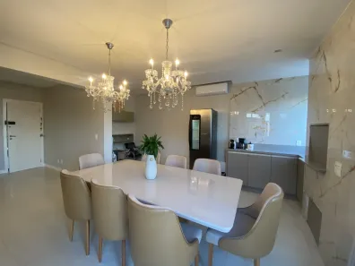 Apartamento com 4 Quartos para alugar, 209m² no Patronato, Santa Maria