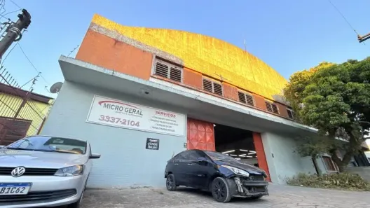 Galpão/Depósito/Armazém à venda, 1100m² no São João, Porto Alegre