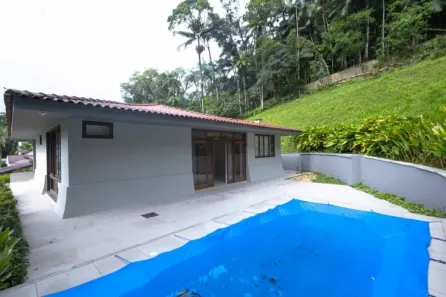 Casa com 3 Quartos à venda, 300m² no América, Joinville