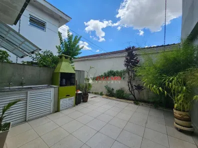 Sobrado com 4 Quartos à venda, 299m² no Vila Camargos, Guarulhos
