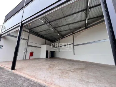 Galpão/Depósito/Armazém para venda ou aluguel, 297m² no Luizote de Freitas, Uberlândia