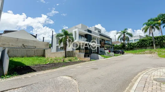 Lote/Terreno à venda, 193m² no Campo Comprido, Curitiba