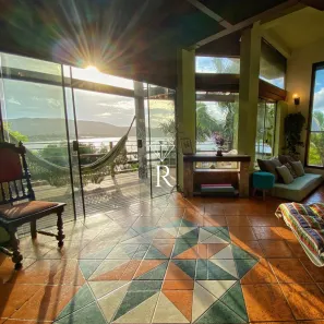 Casa com 3 Quartos para alugar, 250m² no Barra da Lagoa, Florianópolis