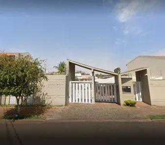 Casa de Condomínio com 3 Quartos à venda, 180m² no Pinheiros, Londrina