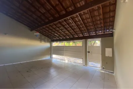 Casa com 3 Quartos para alugar, 210m² no Cidade Jardim, Leme