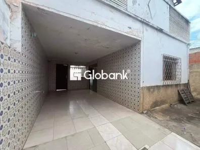 Casa com 5 Quartos para alugar, 160m² no Lourdes, Montes Claros