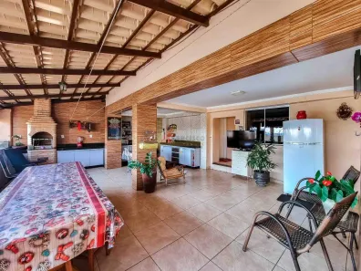 Casa com 3 Quartos à venda, 210m² no São João de Deus, Divinópolis