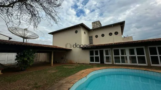 Casa com 5 Quartos para alugar, 385m² no Vila Olímpica, Uberaba