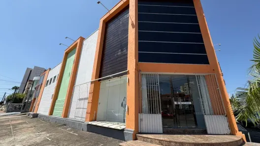 com 4 Quartos para alugar, 850m² no Vila União, Fortaleza
