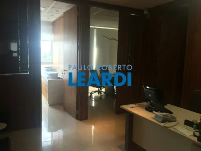 Sala Comercial para alugar, 53m² no Sítio Tamboré Alphaville, Barueri