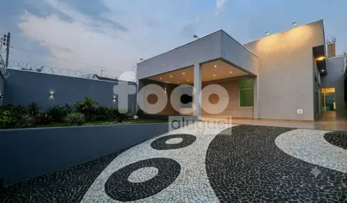 Casa com 3 Quartos para alugar, 360m² no Daniel Fonseca, Uberlândia