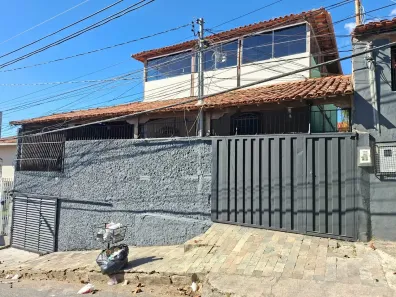 Casa com 2 Quartos para alugar, 110m² no Planalto, Belo Horizonte