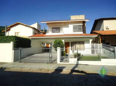 Sobrado com 4 Quartos à venda, 220m² no Itacorubi, Florianópolis