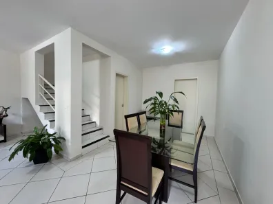 Casa de Condomínio com 3 Quartos à venda, 166m² no Pinheiros, Londrina