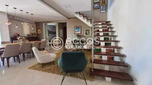 Cobertura com 4 Quartos à venda, 245m² no Centro, Uberlândia