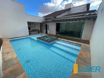 Casa com 3 Quartos à venda, 260m² no Segismundo Pereira, Uberlândia