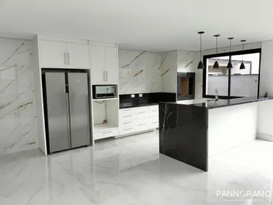 Casa com 4 Quartos à venda, 160m² no Santa Cândida, Curitiba