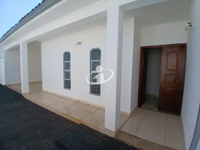 Casa com 5 Quartos para alugar, 229m² no Santa Mônica, Uberlândia