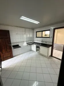 Casa de Condomínio com 3 Quartos para alugar, 220m² no Parque Verde, Belém