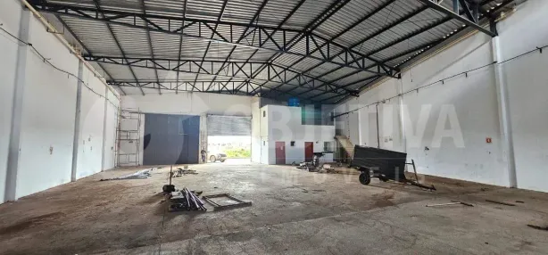 Galpão/Depósito/Armazém para alugar, 560m² no Novo Mundo, Uberlândia