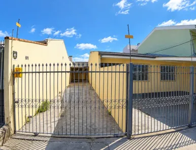 Casa com 2 Quartos para alugar, 75m² no Xaxim, Curitiba