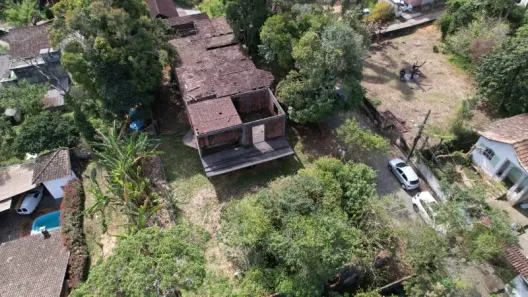 Lote/Terreno à venda, 927m² no Castelanea, Petrópolis