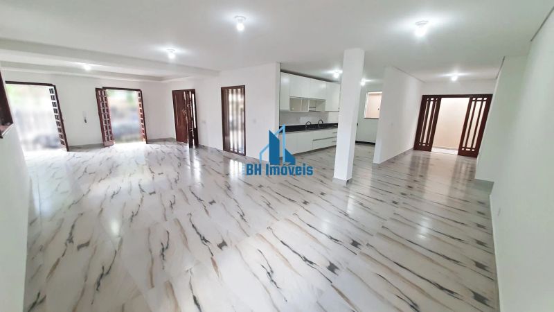 Casa com 4 quartos — Castelo, Belo Horizonte