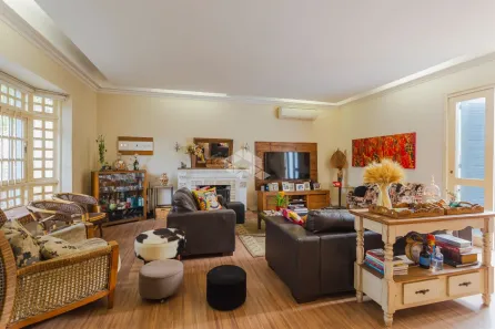 Casa com 3 Quartos à venda, 281m² no Jardim Lindóia, Porto Alegre