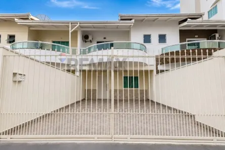 Sobrado com 3 Quartos à venda, 98m² no Santa Regina, Camboriú