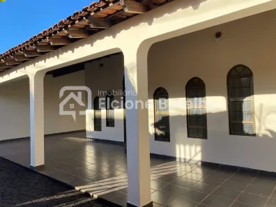 Casa com 3 Quartos à venda, 157m² no Santa Mônica, Uberlândia