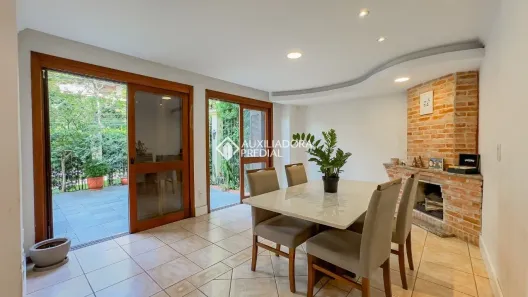 Casa de Condomínio com 3 Quartos para alugar, 236m² no Boa Vista, Porto Alegre