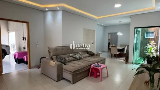 Casa com 3 Quartos à venda, 205m² no Jardim Patrícia, Uberlândia