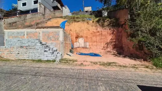 Lote/Terreno à venda, 335m² no Castelanea, Petrópolis