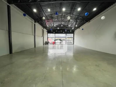 Ponto Comercial com 3 Quartos para alugar, 337m² no Brasil, Uberlândia
