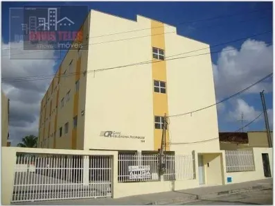 Apartamento com 2 Quartos para alugar, 60m² no Jóquei Clube, Fortaleza