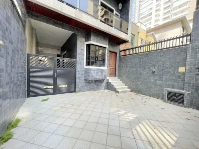 Sobrado com 4 Quartos à venda, 266m² no Gonzaga, Santos
