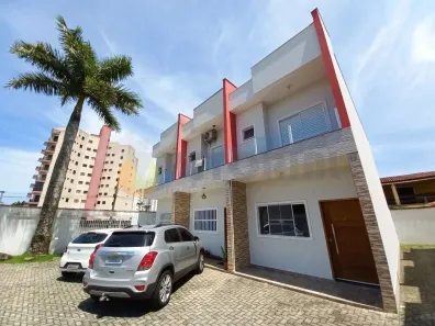 Casa de Condomínio com 2 Quartos à venda, 80m² no Parque Balneário Poiares, Caraguatatuba