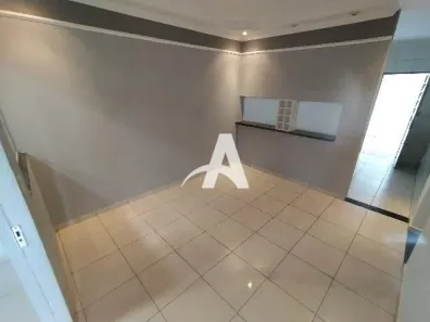 Casa com 2 Quartos para alugar, 80m² no Jardim Europa, Uberlândia
