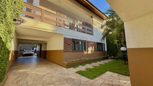 Sobrado com 7 Quartos à venda, 408m² no Uberaba, Curitiba