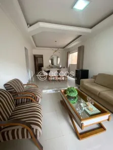 Casa com 3 Quartos à venda, 210m² no Granada, Uberlândia