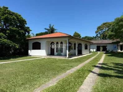 Casa com 3 Quartos à venda, 180m² no Araçatuba, Imbituba
