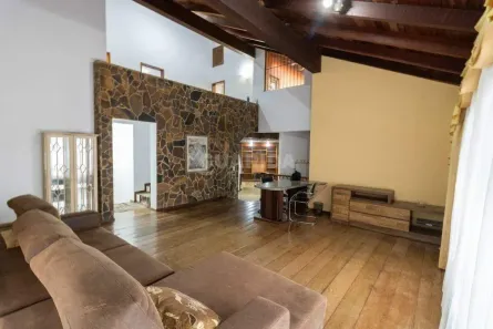 Casa com 3 Quartos para alugar, 278m² no Vila Assunção, Porto Alegre