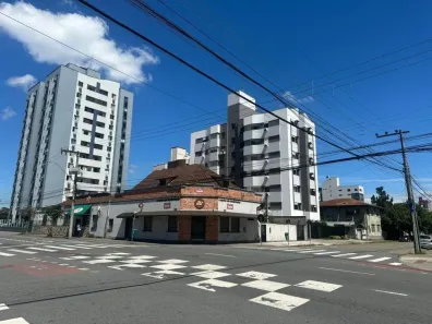 Casa com 3 Quartos à venda, 205m² no Floresta, Joinville