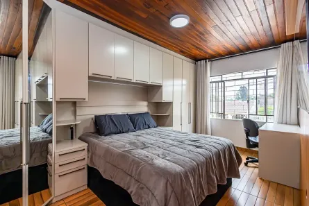 Casa com 4 Quartos à venda, 174m² no Xaxim, Curitiba