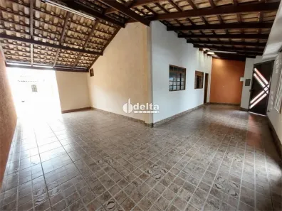 Casa com 3 Quartos para alugar, 175m² no Pacaembu, Uberlândia