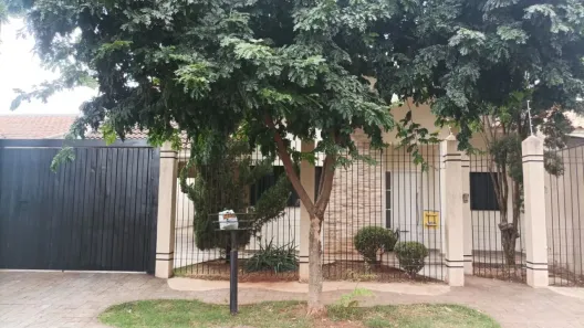 Casa com 3 Quartos à venda, 300m² no Loteamento Batel, Maringá