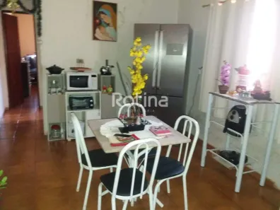 Casa com 3 Quartos à venda, 190m² no Marta Helena, Uberlândia