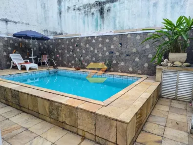 Casa com 3 Quartos à venda, 220m² no Bangu, Rio de Janeiro