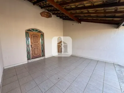 Casa com 3 Quartos para alugar, 284m² no Tibery, Uberlândia