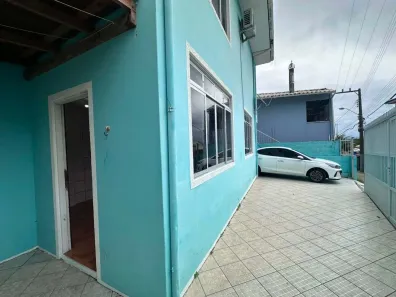 Casa com 2 Quartos para alugar, 75m² no Costeira do Pirajubaé, Florianópolis